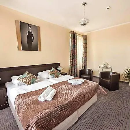 Hotell Adriana 3*